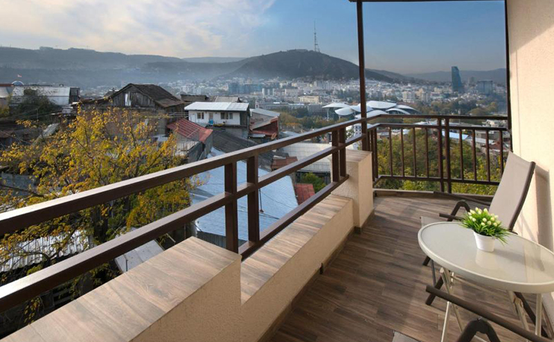 2 სტუმარზე ნომრები საუზმით თბილისის სასტუმროში